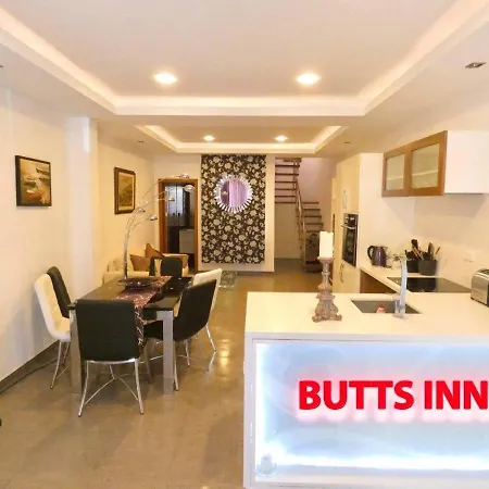 Perseus Triplex Butts Guest house *